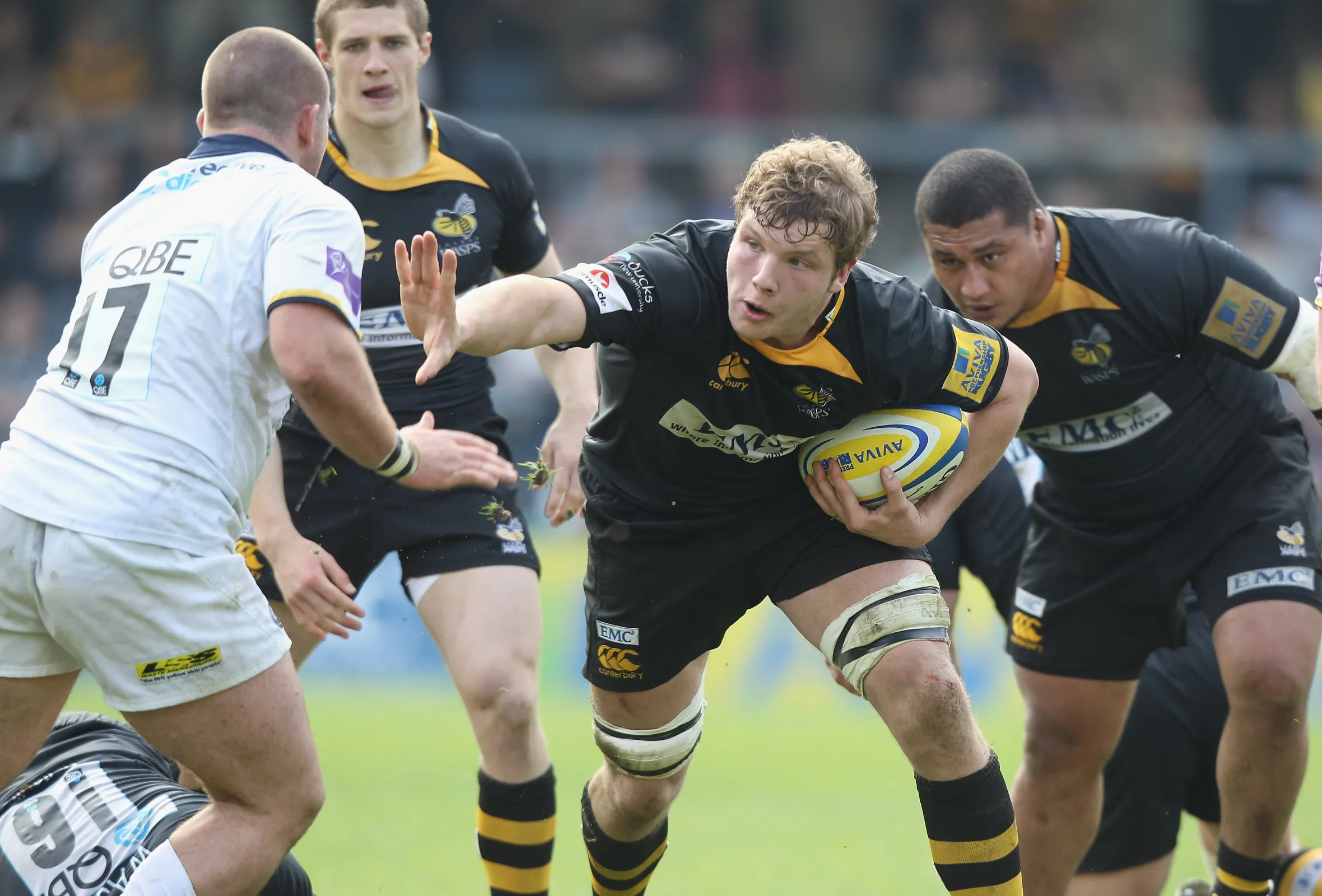 Joe Launchbury of Wasps charges upfield during the Aviva Premiership match against Leeds Carnegie.