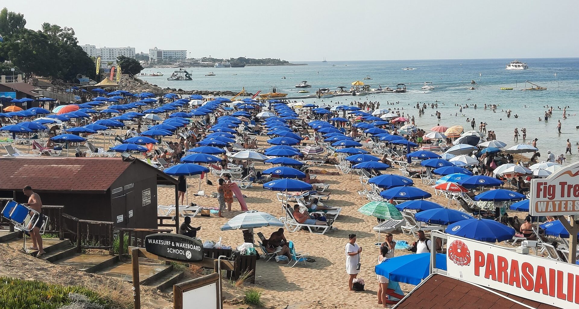 cover War jitters hit tourism bookings