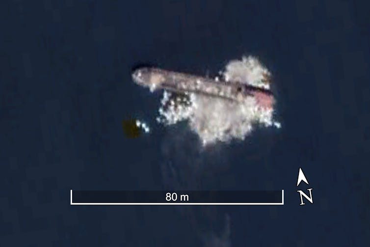 Sediment plume around a dredger