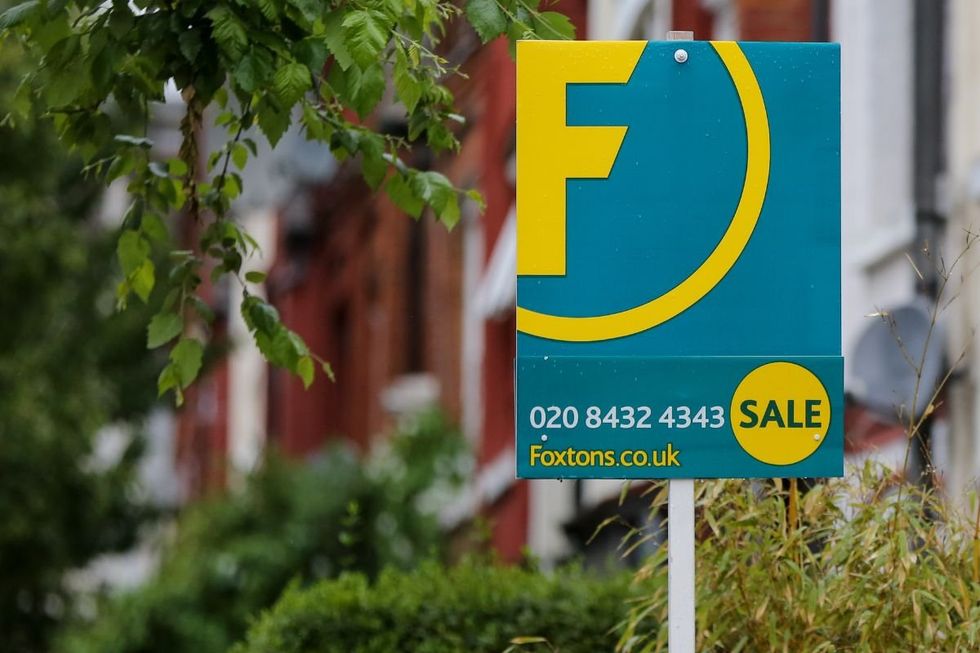 FOXTONS SALE SIGN