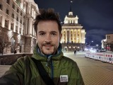 Selfies comparison: Galaxy S26 Ultra - 23mm, f/2.2, ISO 1250, 1/11s (4000x3000px) - Samsung Galaxy S26 Plus vs. Galaxy S26 Ultra