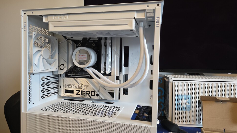 Here's how the computer looks from the front. I think we're add the SSD and graphics card.