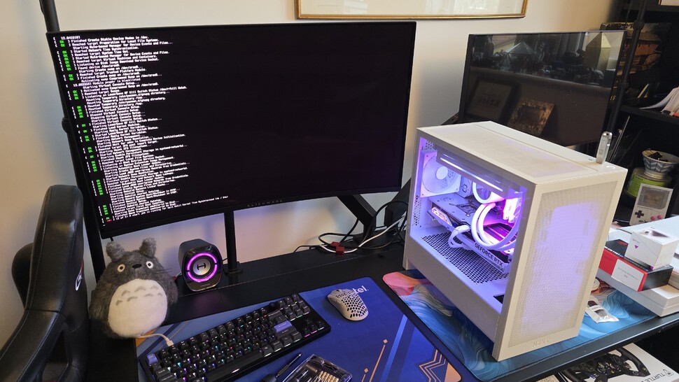 I inserted an OS install USB drive, enabled XMP in the BIOS to ensure our RAM runs at full speed and set the USB drive to boot first. Now, we're entering Linux.