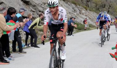 Del Toro suffers thigh muscle tear in crash at Itzulia - Escape Collective