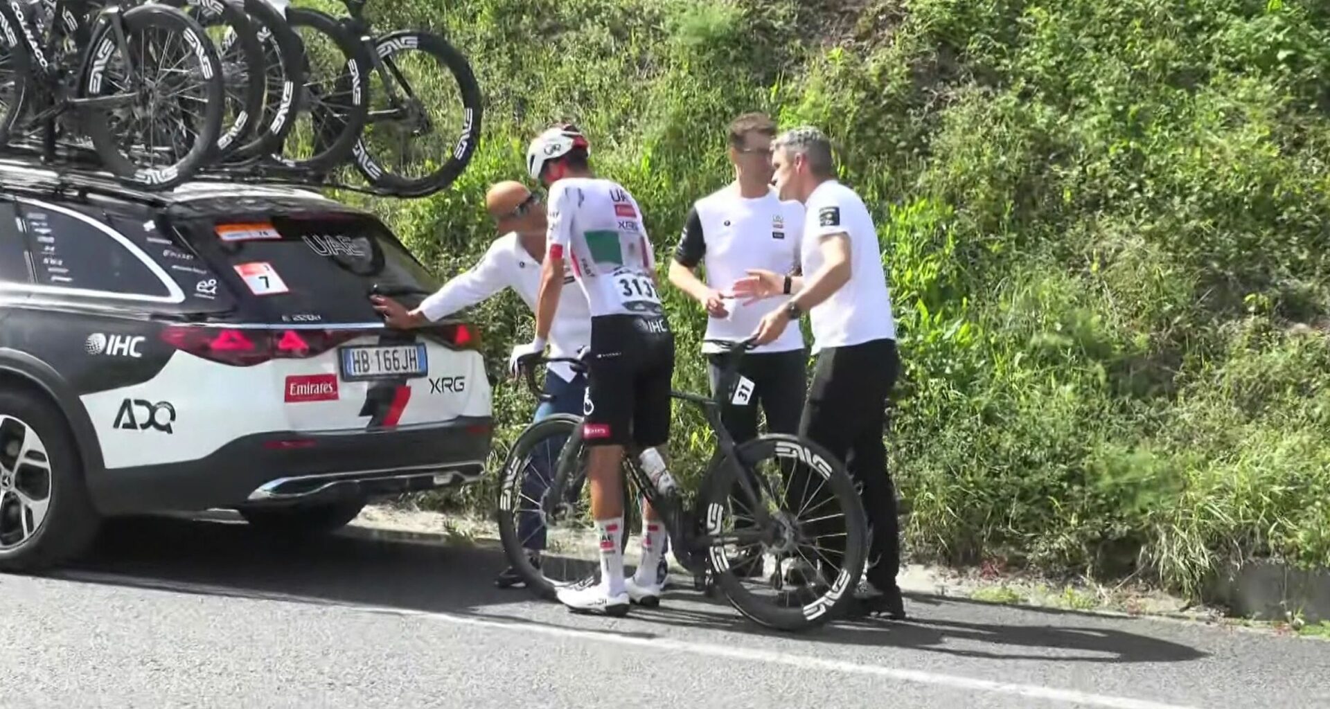 'That is not good' - Del Toro forced to retire from Itzulia Basque Country after heavy crash - TNT Sports