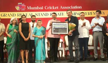 in-presence-of-family-ravi-shastri-receives-a-picture-of-the-eponymous-stand-at-wankhede-stadium-from-maharashtra-chief-minister-devendra-fadnavis