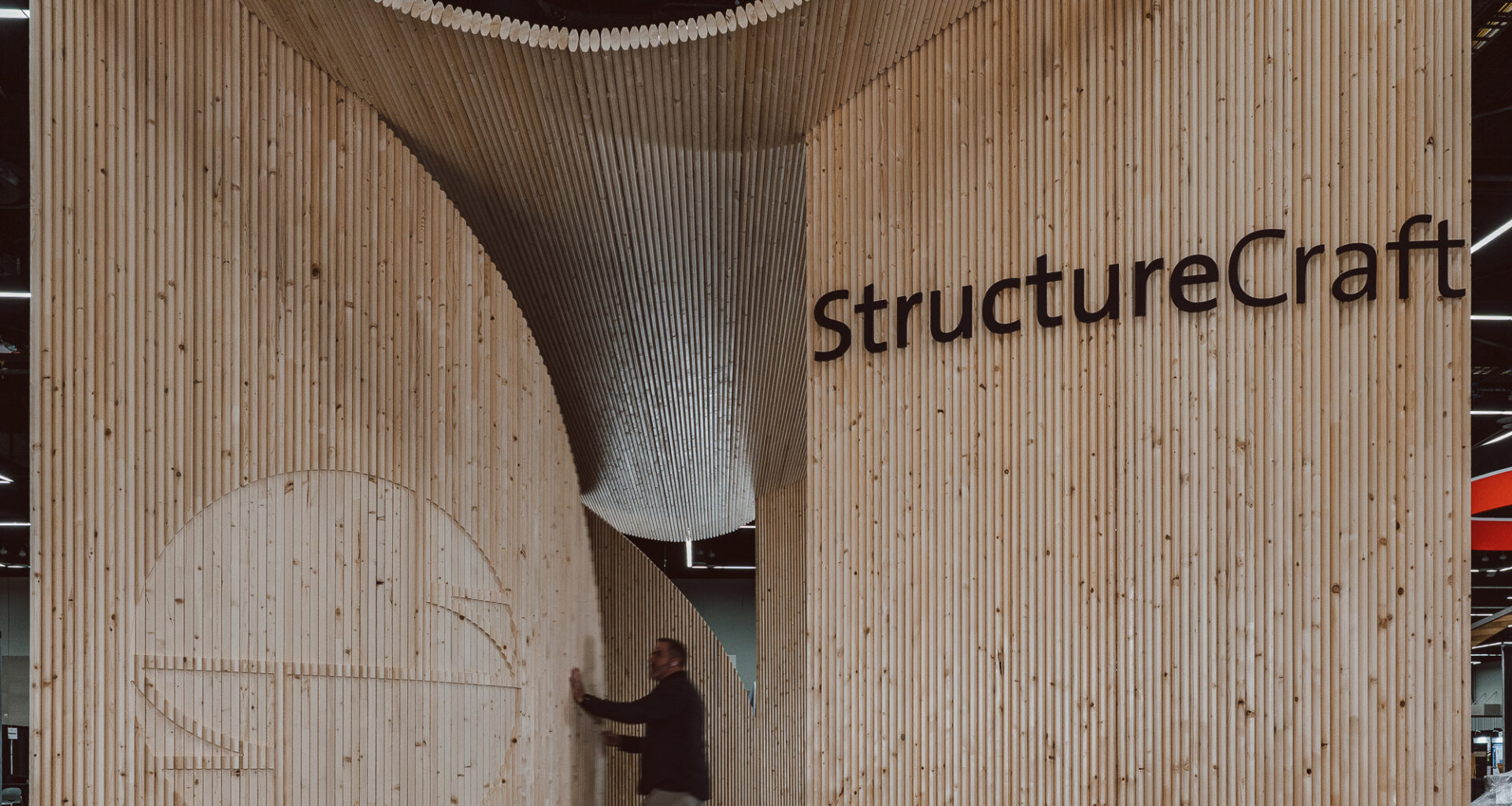 Pavilion in Oregon "challenges the logic" of mass timber