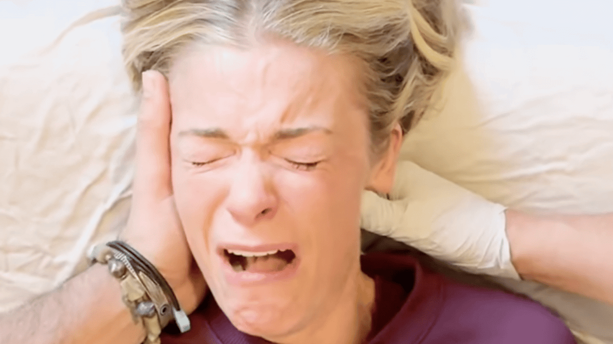 Singer LeAnn Rimes left crying after expert performs deep jaw release in painful footage
