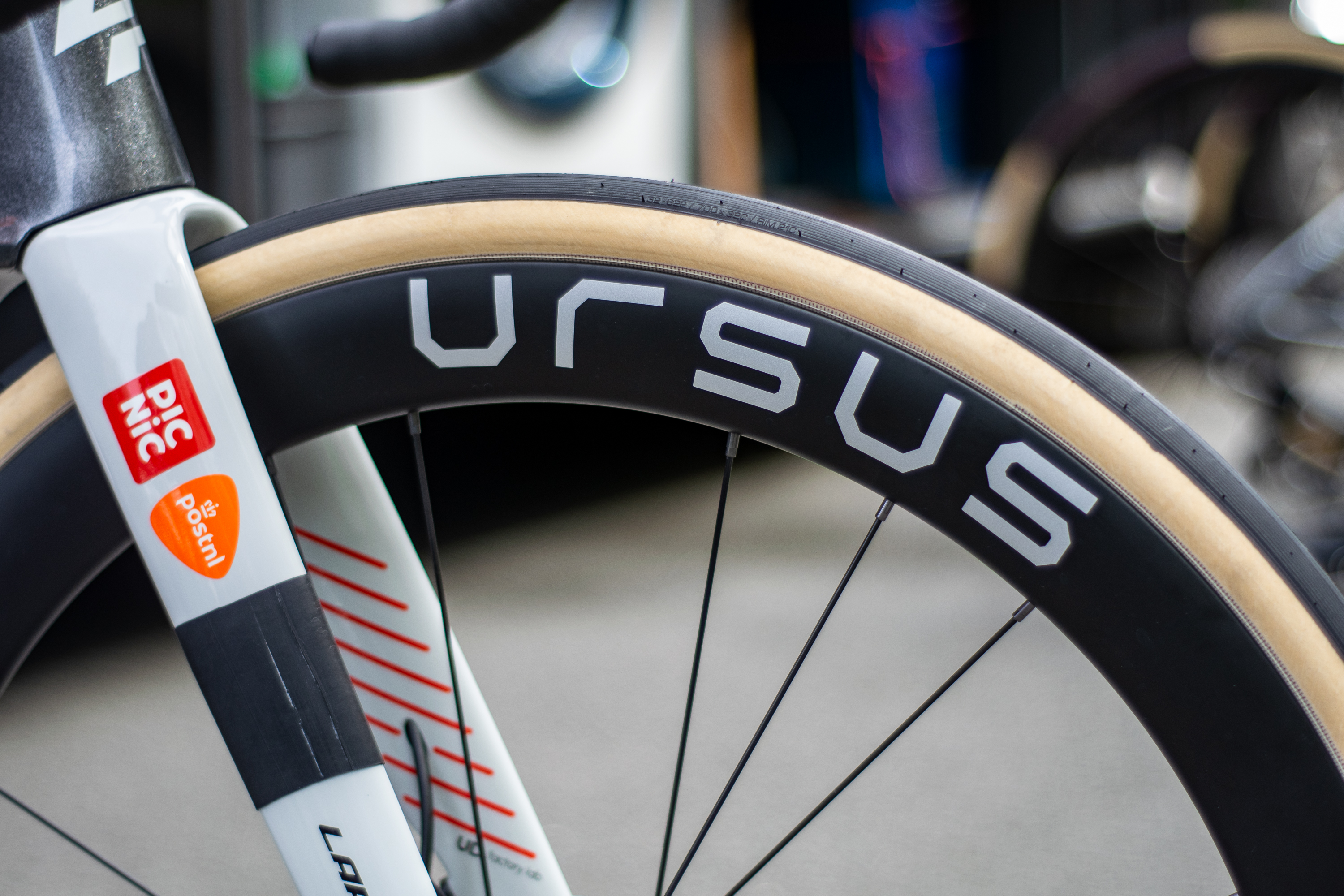 Bikes and tech from the start of Paris-Roubaix Femmes 2026