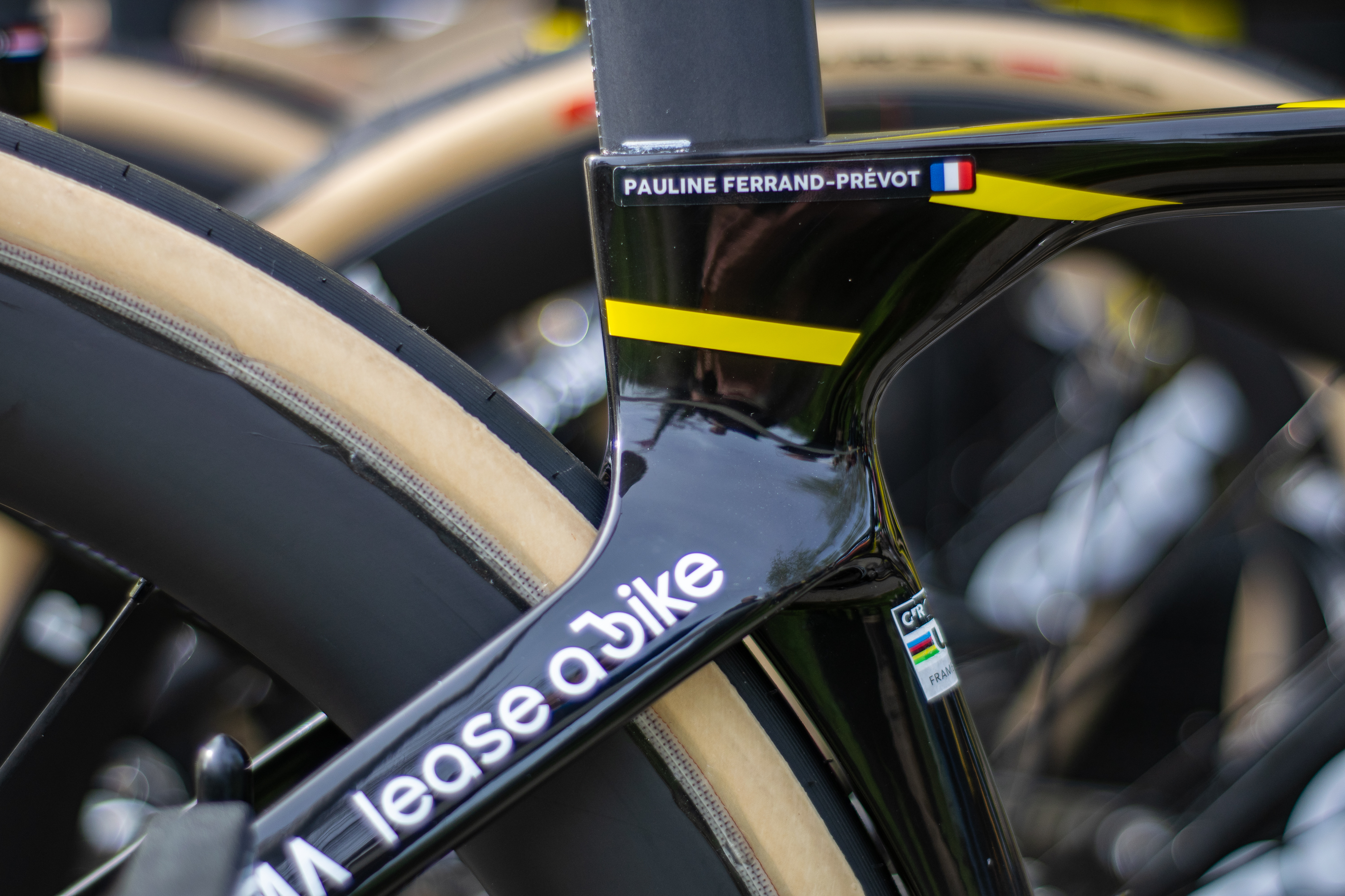 Bikes and tech from the start of Paris-Roubaix Femmes 2026