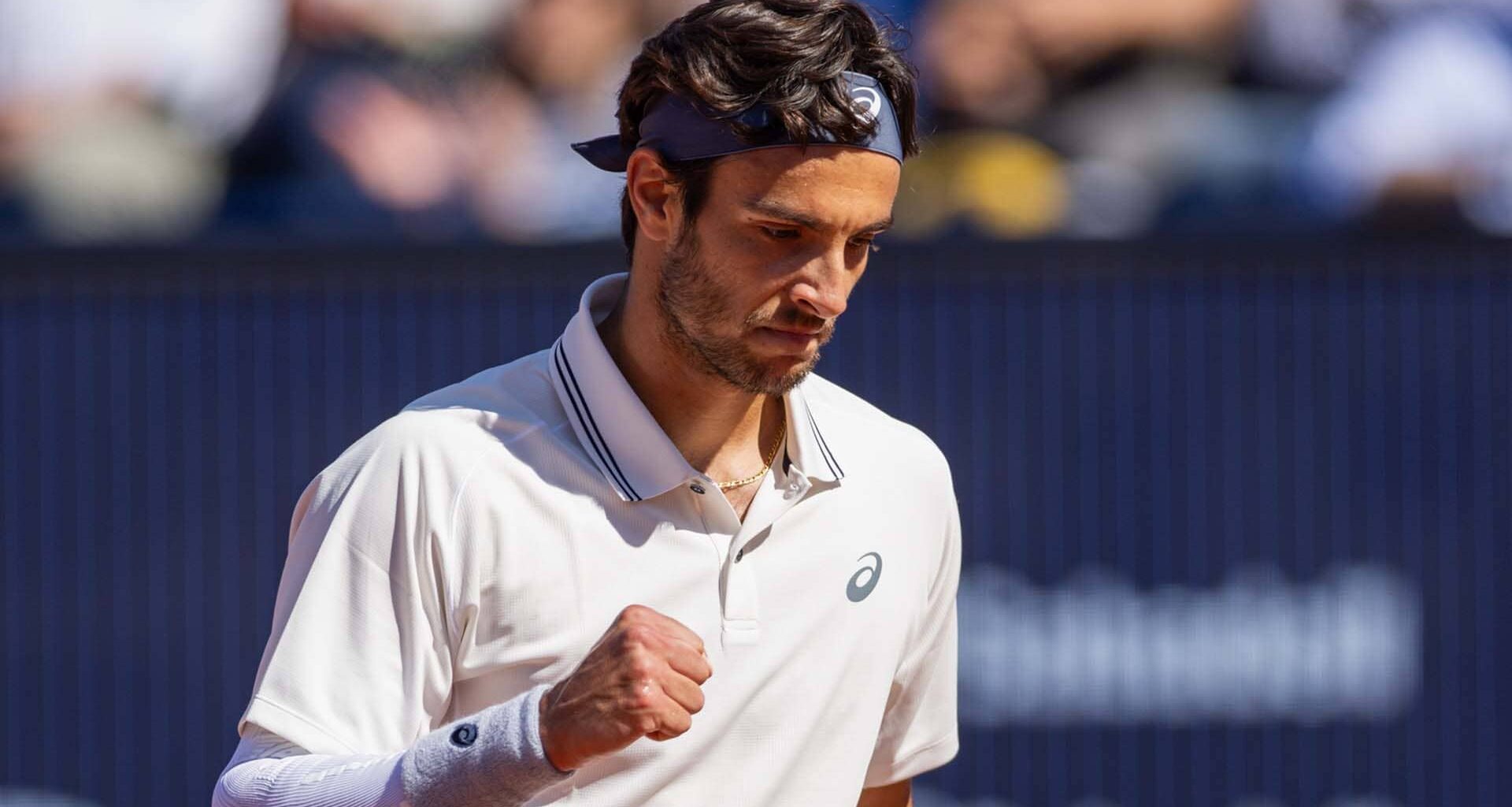 Lorenzo Musetti overcomes Corentin Moutet for Barcelona QF spot | ATP Tour