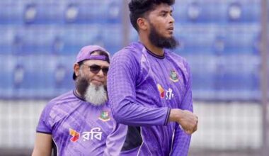 mushtaq-ahmed-mentors-rishad-hossain