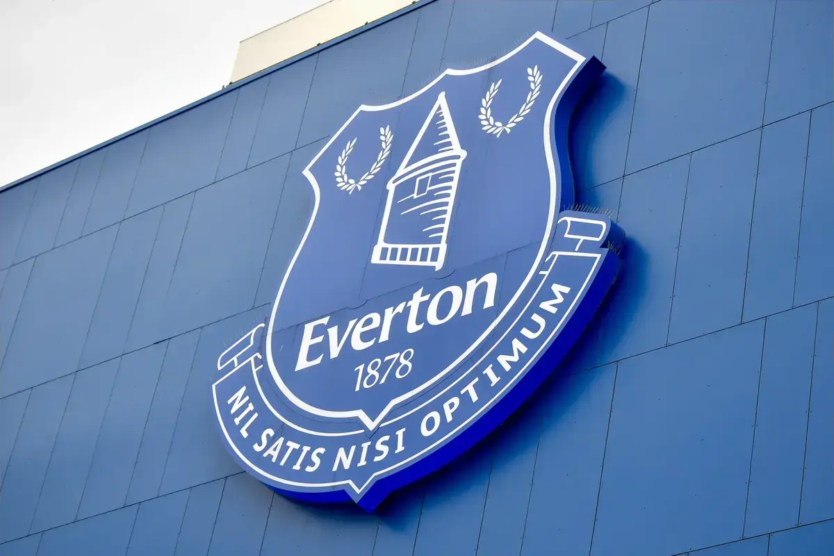 Everton officially sign former Manchester United defender to contract until 2027