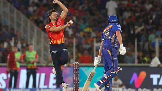 no-more-than-five-fielders-can-move-around-the-boundary-as-per-the-bccis-latest-mandate