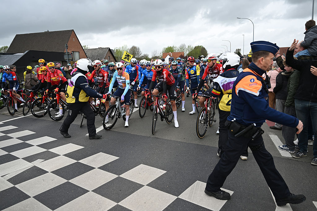 OUDENAARDE, BELGIUM - APRIL 05: The peloton stopped due to a train crossing the route during the 110th Tour of Flanders - Ronde van Vlaanderen 2026 - Men&amp;apos;s Elite a 278.6km one day race from Antwerp to Oudenaarde / #UCIWT / on April 05, 2026 in Oudenaarde, Belgium. (Photo by Dario Belingheri/Getty Images)