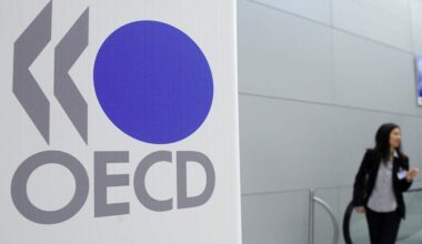 Productivity remains Greek economy’s big problem, OECD report notes