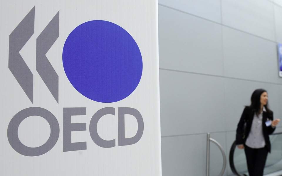Productivity remains Greek economy’s big problem, OECD report notes