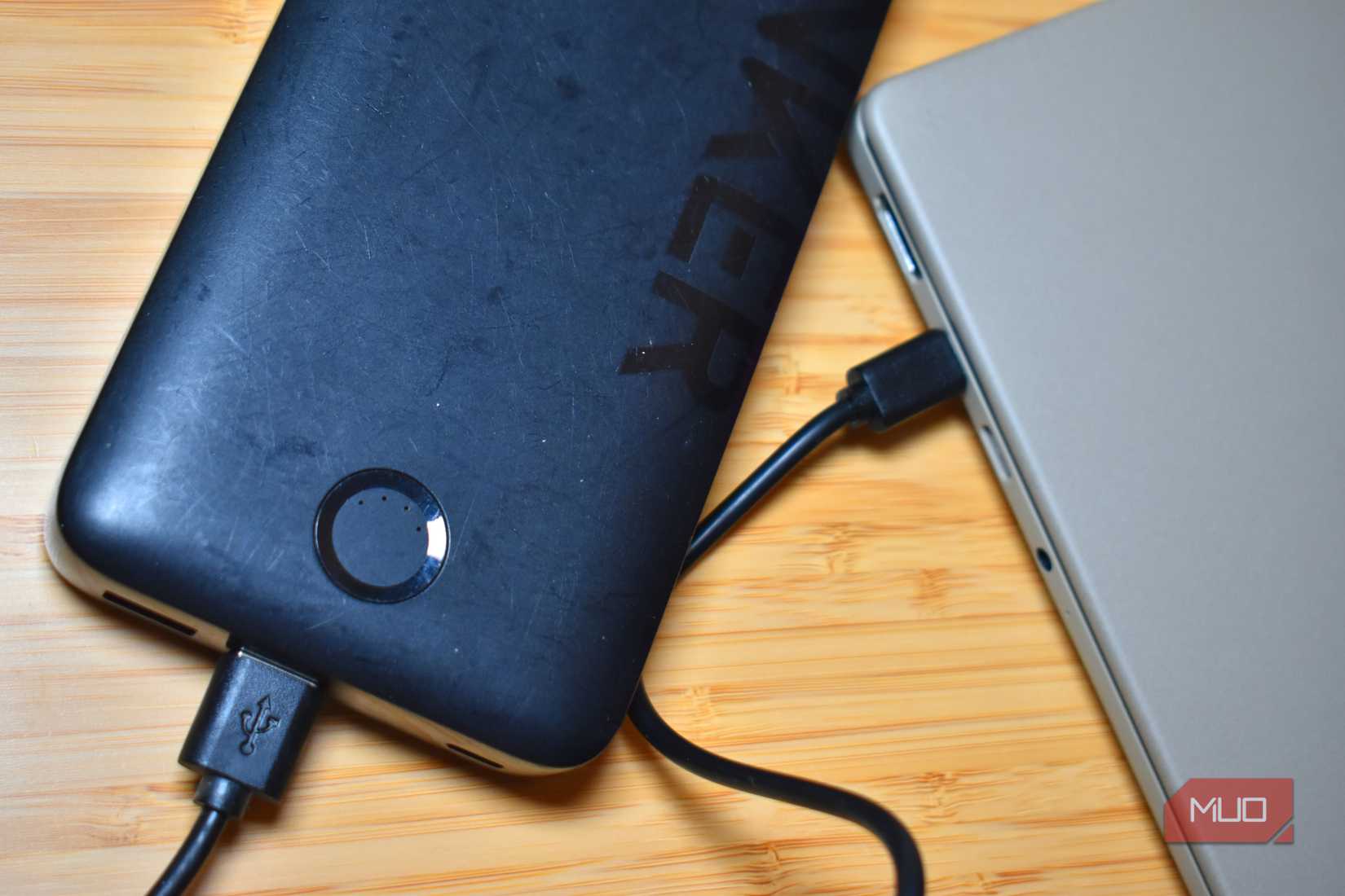 phone power bank charging laptop.