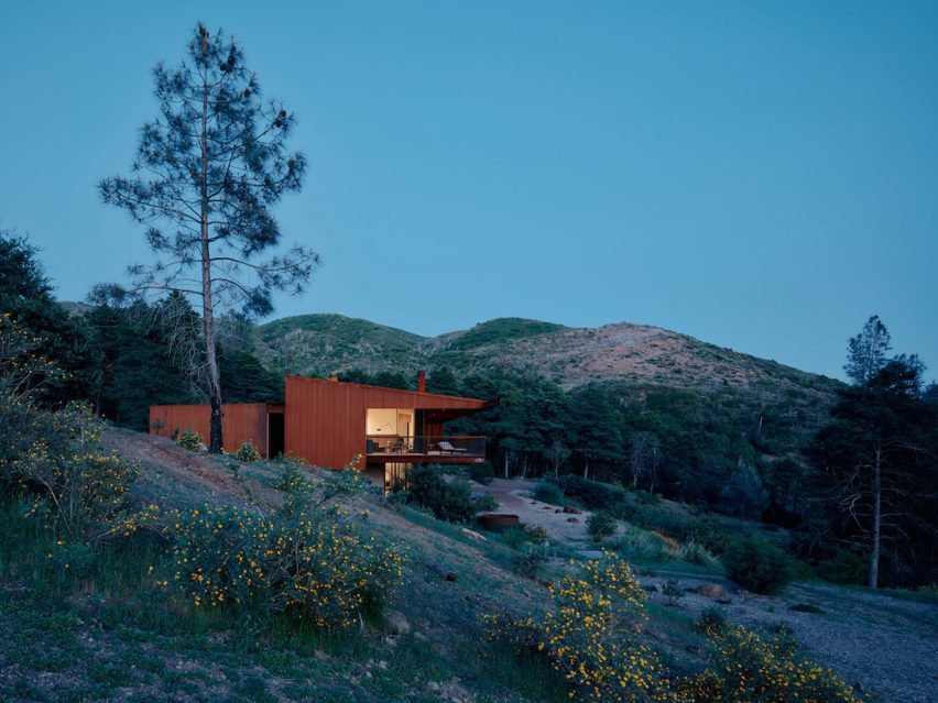 Pine Flat Residence in California by Faulkner Architects
