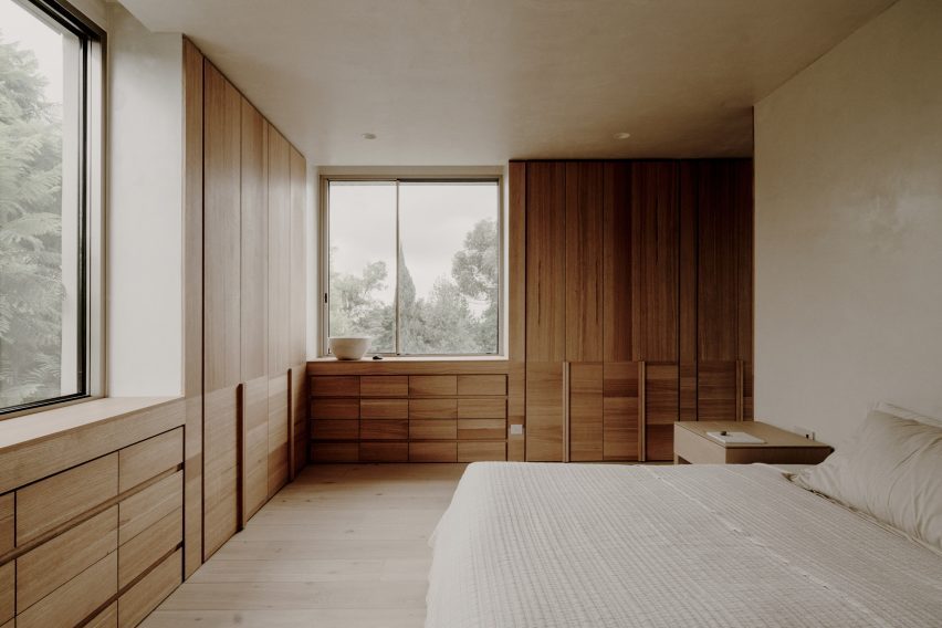 Bedroom with wood details