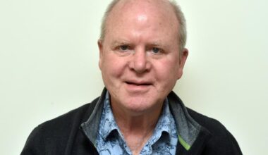 Minister, prof clash on peer mental health service use