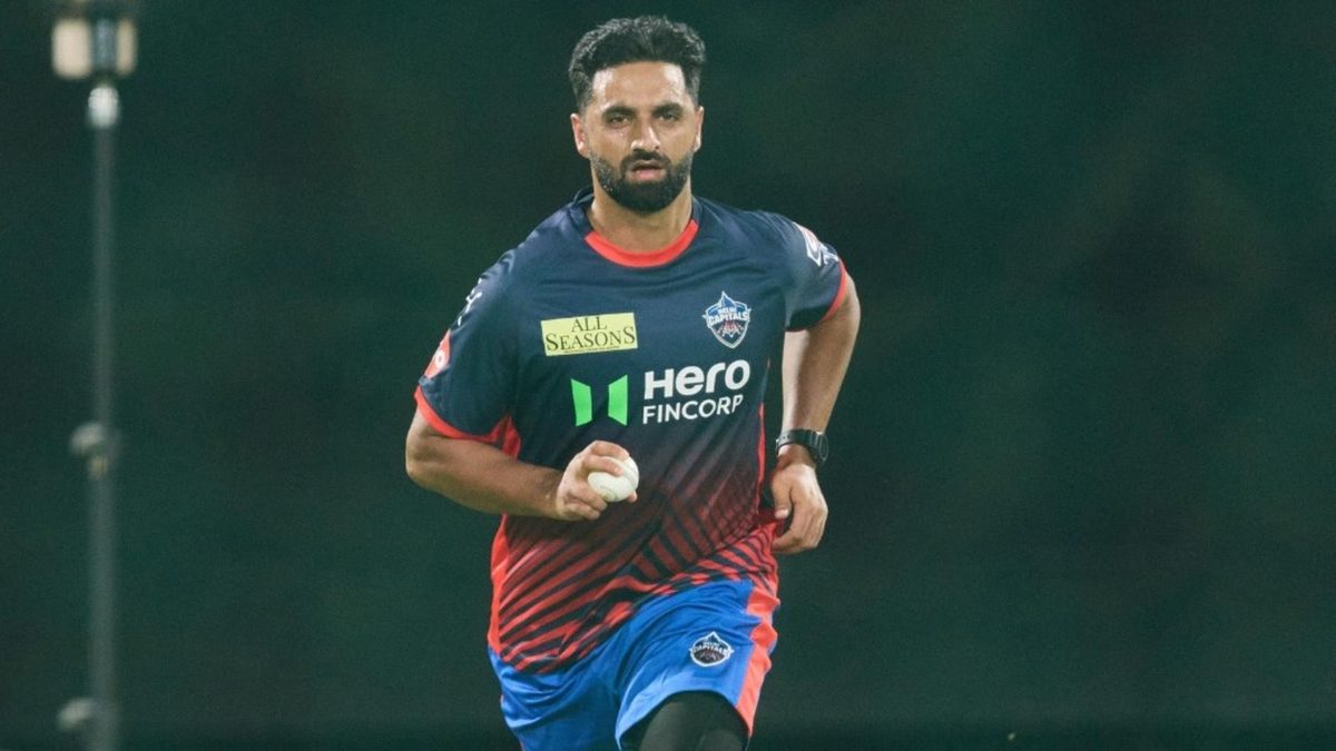 After a sensational domestic season, Auqib Nabi is gearing up to play in his maiden IPL, where he was brought for a whopping sum of INR 8.4 crore. Sarah Waris traces his journey to the big stage. 