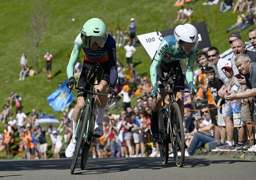 Itzulia Basque Country stage 1: Paul Seixas (l) blasts past two-minute man Unai Iribar to clock the best time