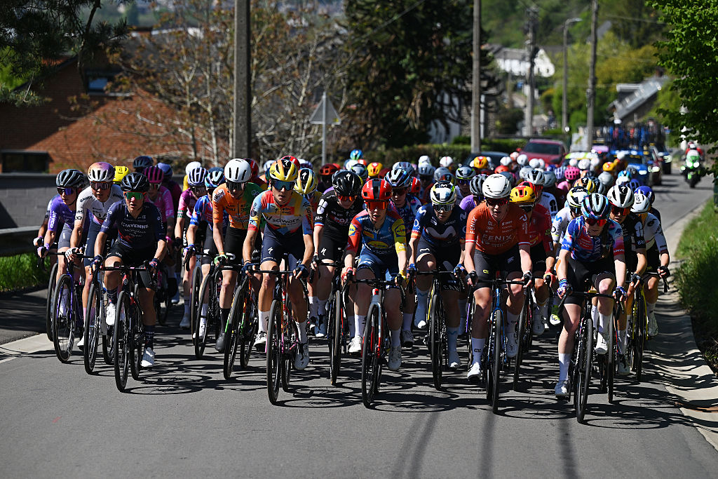 The Fleche Wallonne Femmes 2026 peloton