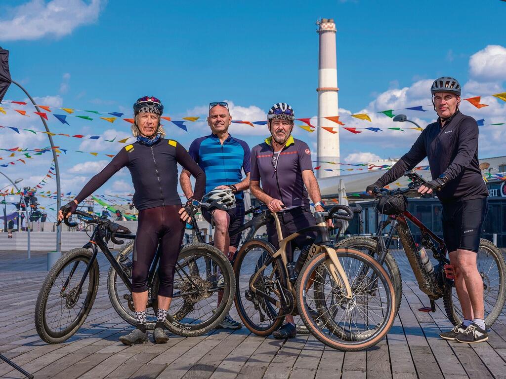 “Bikes are a million things.” The ‘cabinet’ on wheels (Photo: Yuval Chen) הרוכבים
