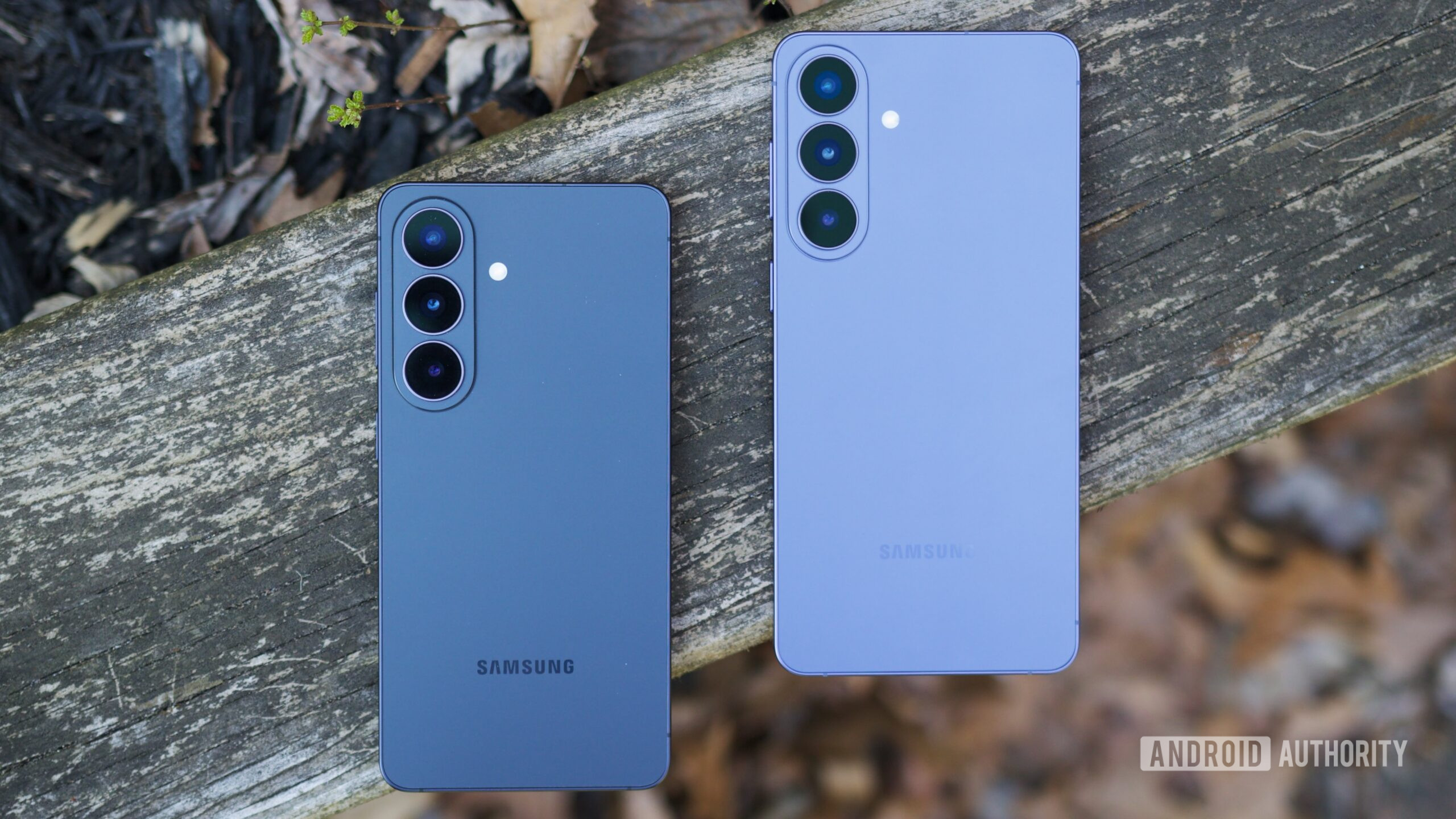 Samsung Galaxy S26 and Galaxy S26 Plus next to each other.