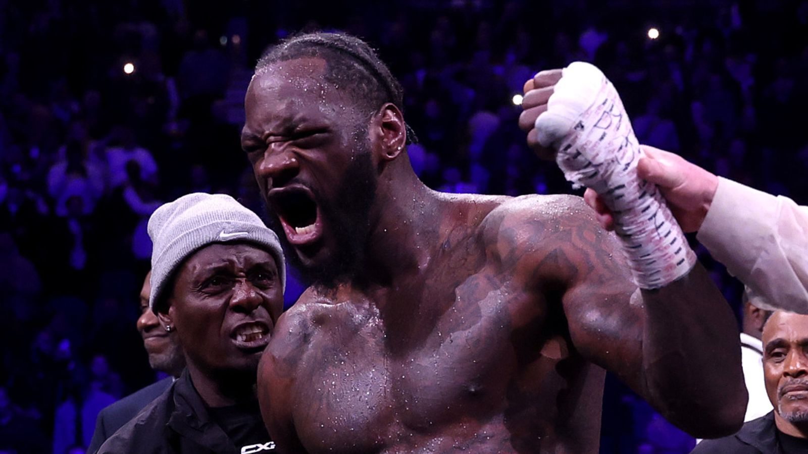 Deontay Wilder beats Derek Chisora by split decision in thriller as Londoner heads for retirement | Boxing News