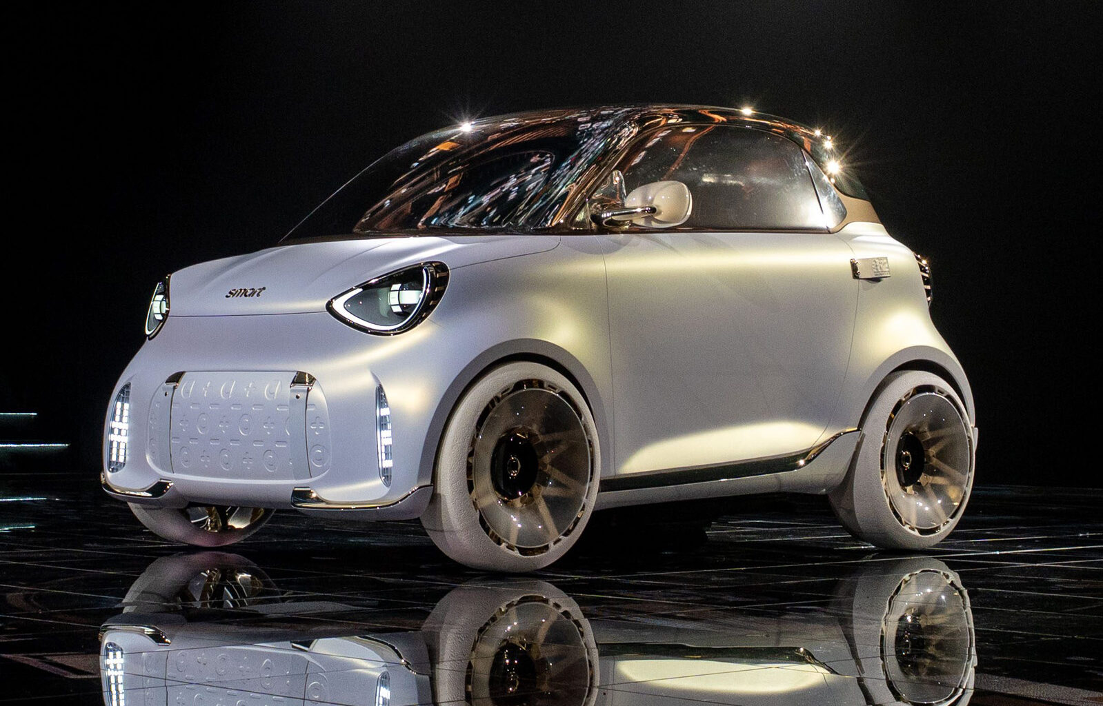 Smart Fortwo returns as premium city car EV with 186-mile range