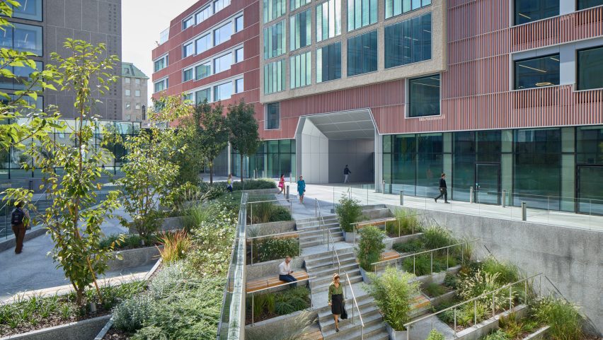 Courtyard area at Corso Italia 23 by SOM