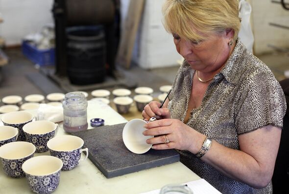 Middleport Pottery Workers Prepare Denby Pieces For The Diamond Jubilee