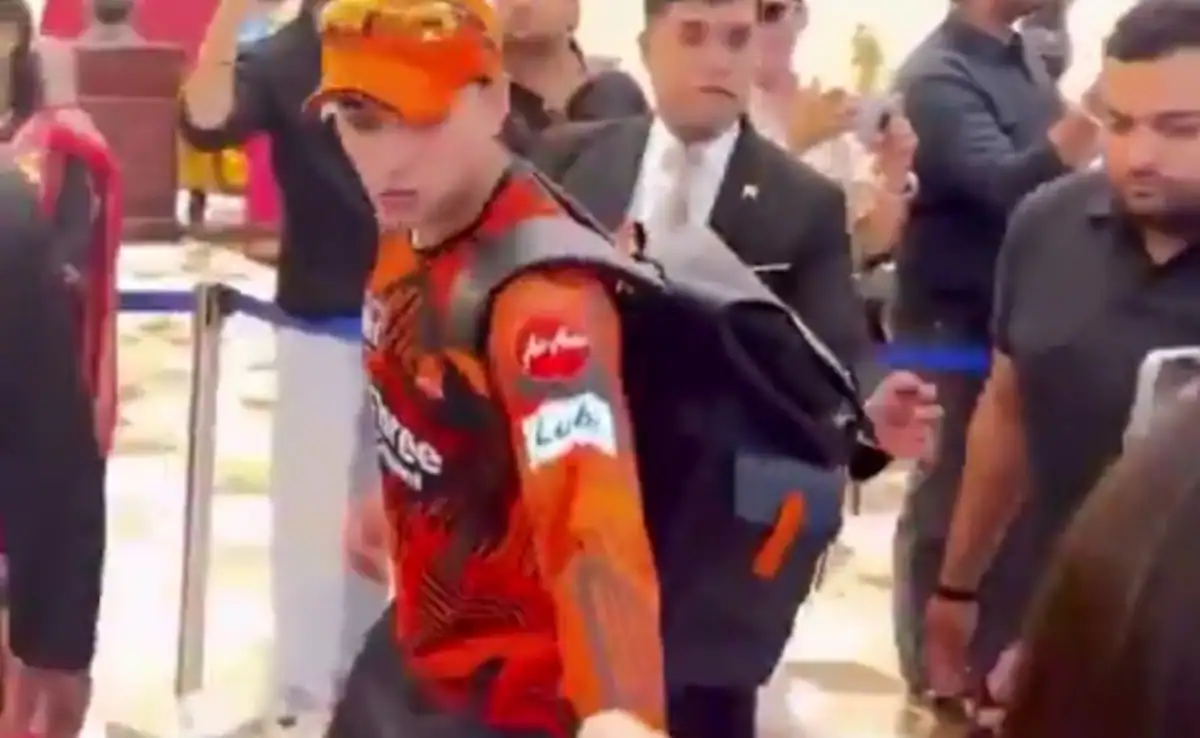 Abhishek Sharma Agitated After Fan Girl Breaches Security, Pulls SRH Star's Hand. Watch