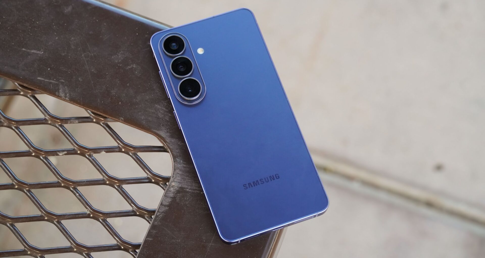 Yes, Visible will really give you $480 when you buy the Samsung Galaxy S26 — but there's a catch