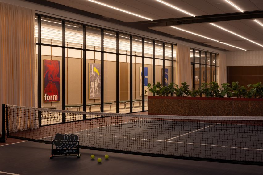 A sports court with a mid-century design