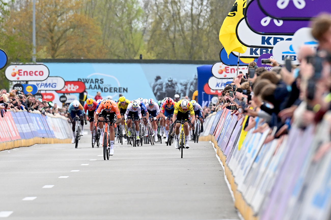 WAREGEM, BELGIUM - APRIL 01: (L-R) Race winner Filippo Ganna of Italy and Team INEOS Grenadiers and Wout van Aert of Belgium and Team Visma | Lease a Bike sprint at finish line during the 80th Dwars Door Vlaanderen 2026 - Men's Elite a 184.6km one day race from Roeselare to Waregem / #UCIWT / on April 01, 2026 in Waregem, Belgium. (Photo by Dario Belingheri/Getty Images)