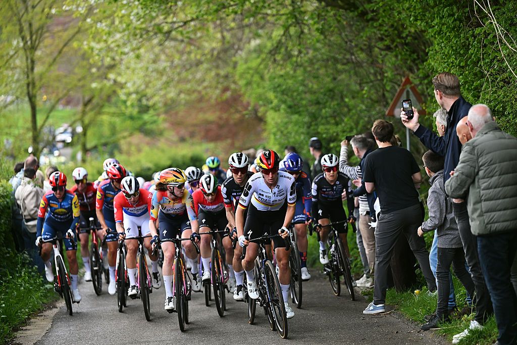 The peloton on the closing laps of the 12th Amstel Gold Race Ladies Edition 2026 Photo by Luc Claessen/Getty Images)