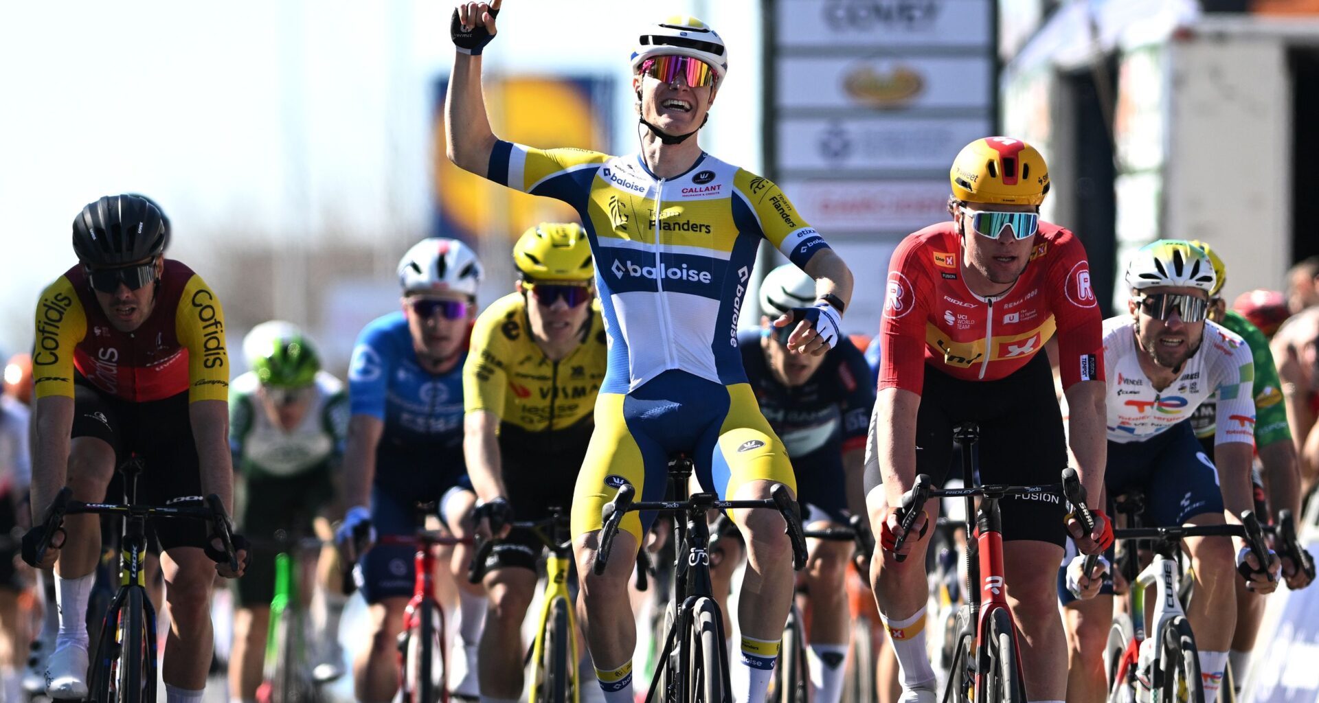 Tour of Turkey: Tom Crabbe storms to third win of the season in messy stage 1 sprint