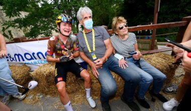 PROVINS, FRANCE - JULY 25: Marianne Vos of Netherlands and Jumbo Visma Women Team celebrates winning with her parents Henk and Connie Vos during the 1st Tour de France Femmes 2022, Stage 2 a 136,4km stage from Meaux to Provins / #TDFF / #UCIWWT / on July 25, 2022 in Provins, France. (Photo by Tim de Waele/Getty Images)