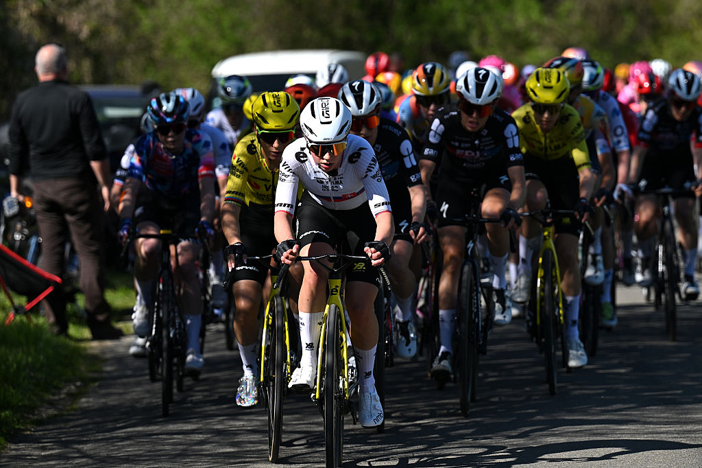 Chladonova on the front of the peloton at fleche wallonne femmes 2026
