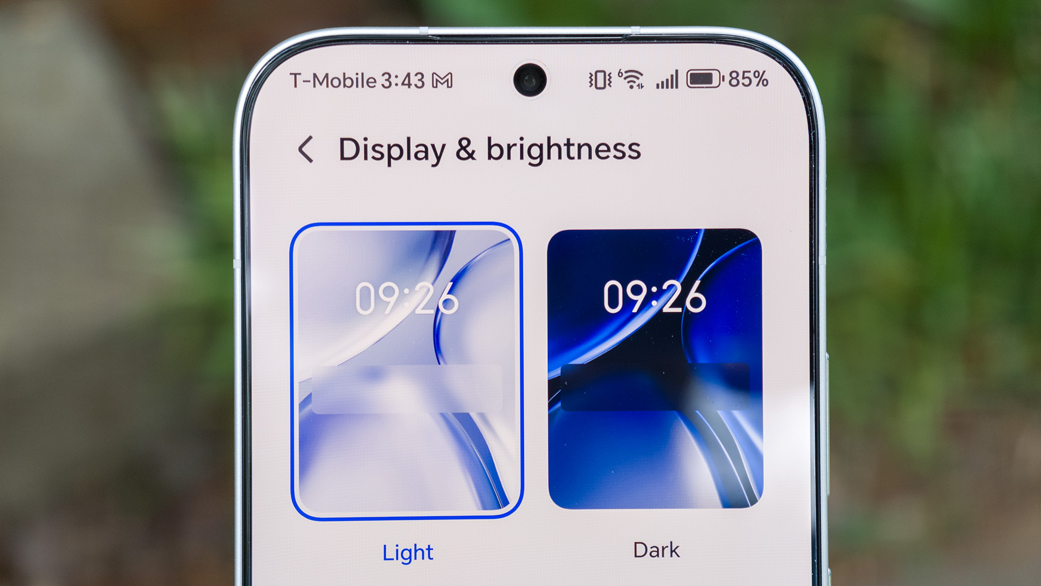 The teeny, tiny sub-1mm bezels on an Honor 600