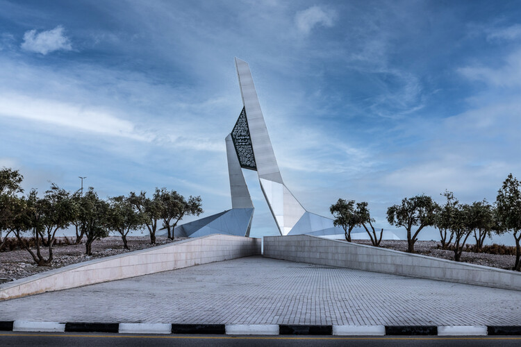 When Sculpture Becomes Discourse: Reflections on Mujassam Watan - Image 1 of 12