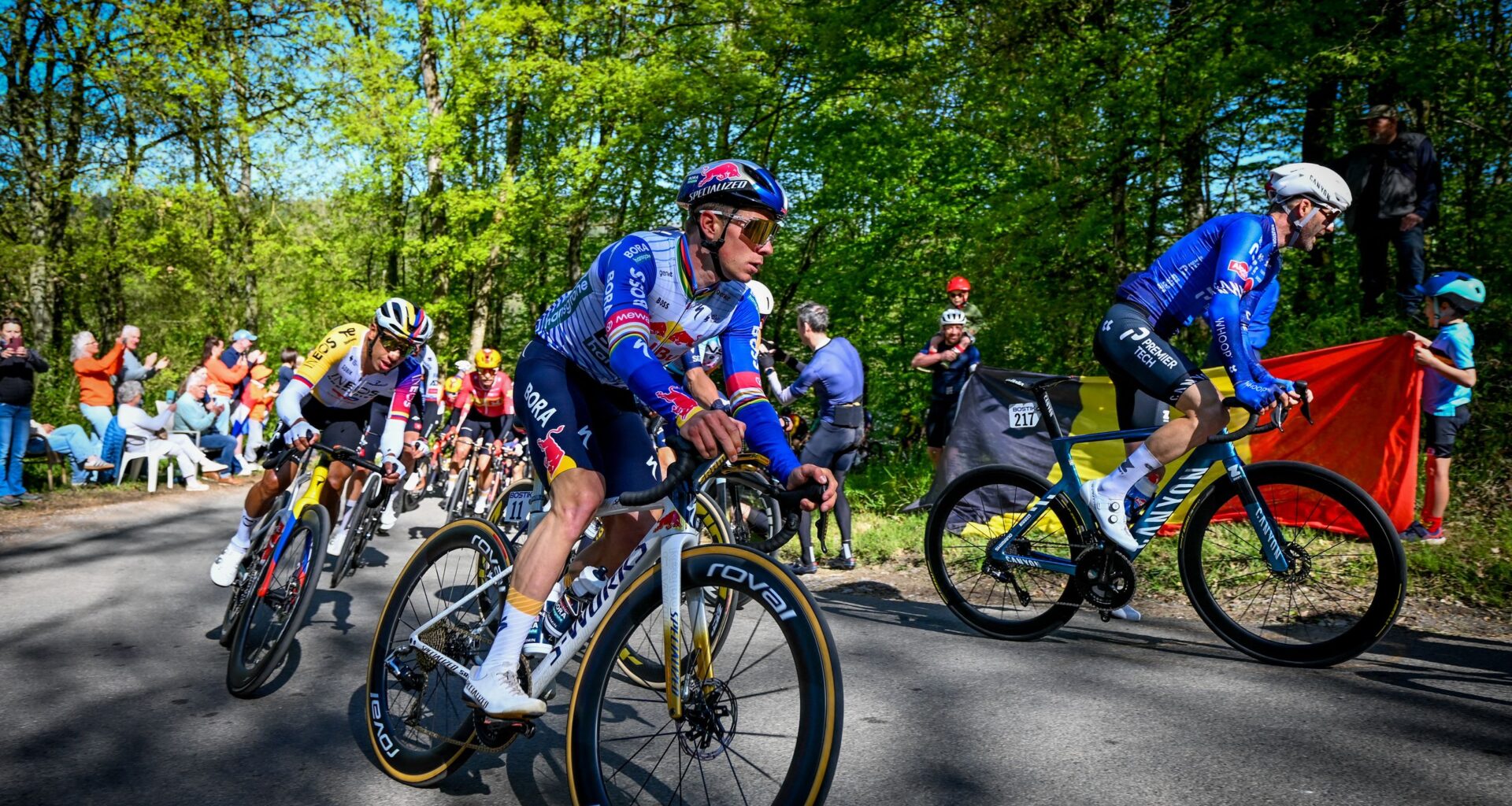 Remco Evenepoel shocks rivals by getting into massive early breakaway at Liège-Bastogne-Liège, forcing Pogačar and Seixas into long chase