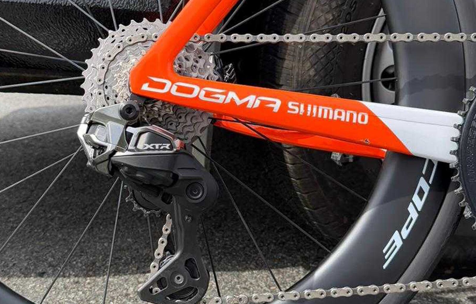 XTR rear mech on Ineos bike