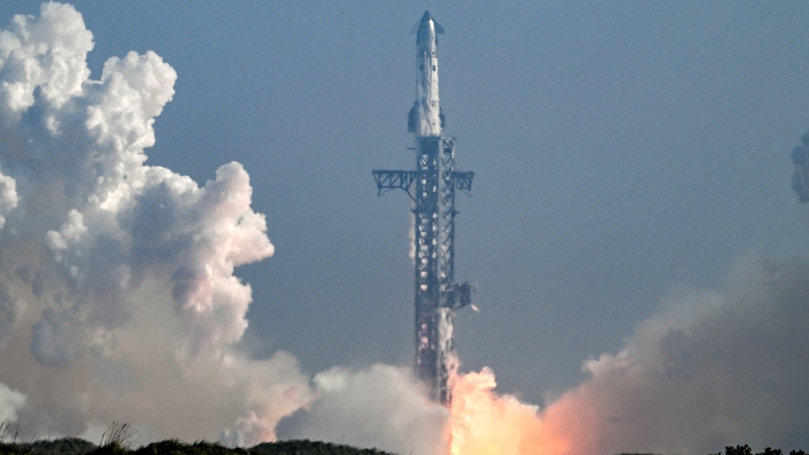 SpaceX carries out mostly successful Starship test flight
