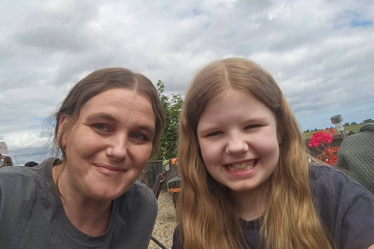 Seren Warren and teaching assistant mum Lindsay Warren