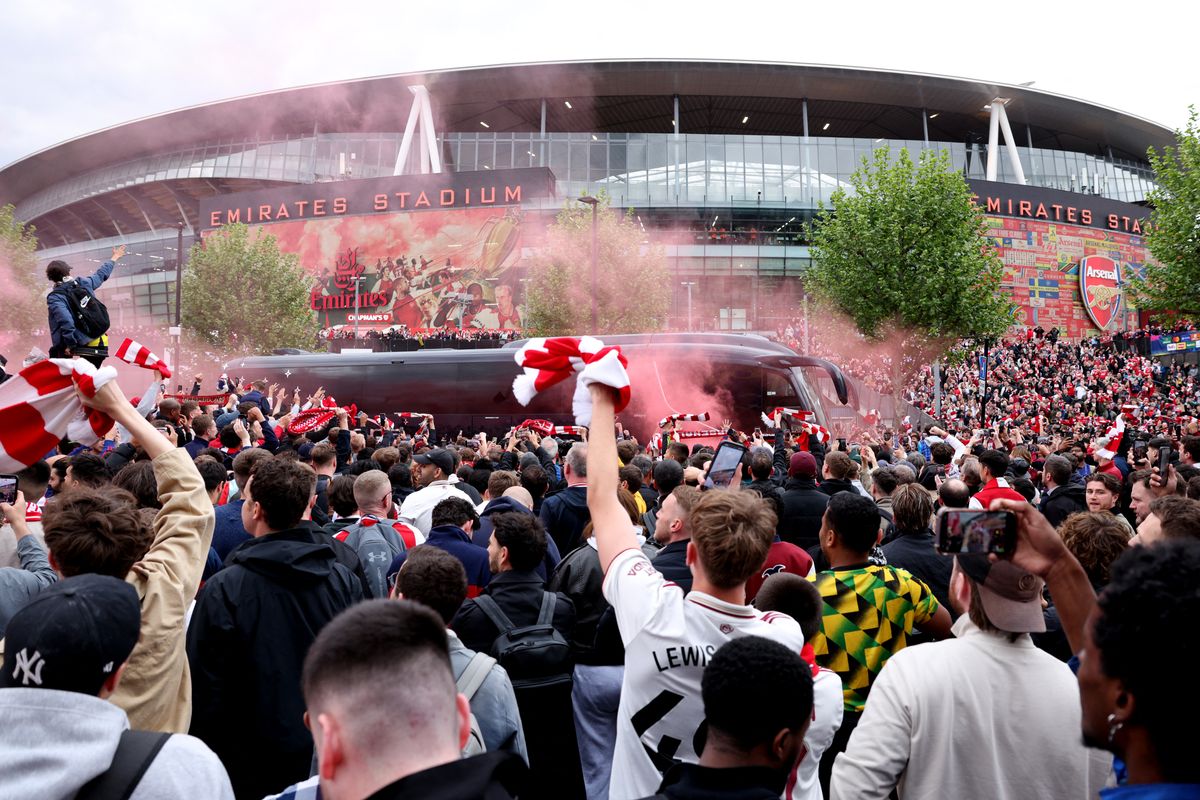Arsenal fans welcome the team bus with flares and scarves before the UEFA Champions League second-leg semi-final football match between Arsenal and Atletico Madrid at the Emirates Stadium