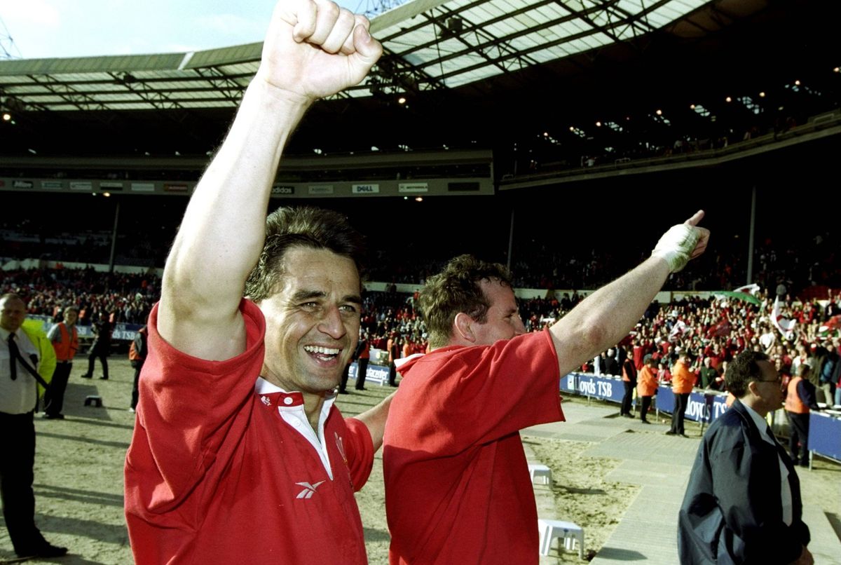 Shane Howarth celebrates victory at Wembley in 1999